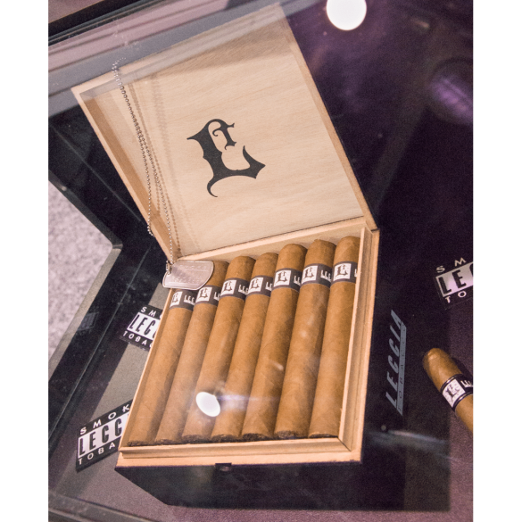Blind Cigar Review: Leccia | Black 552 Robusto