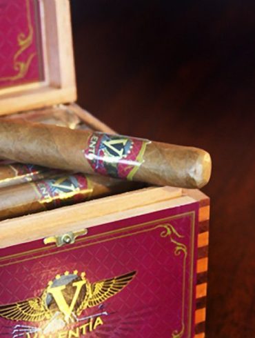 Blind Cigar Review: Valentia | Robusto