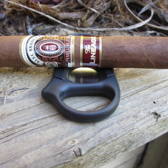 Quick Cigar Review: Alec Bradley | Family Blend The Lineage Robusto