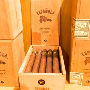 JM's Cigars is your everyday/all day smoke. They are more on the mild to medium in strength. JM Cigars told us at this years IPCPR they they have resurrected two cigars & both are slated to be released in September. The 1st offering is Espanola: