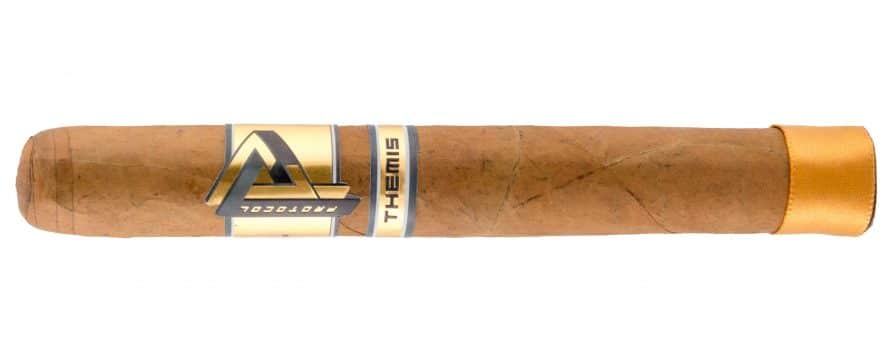 Blind Cigar Review: Cubariqueño | Protocol Themis Toro