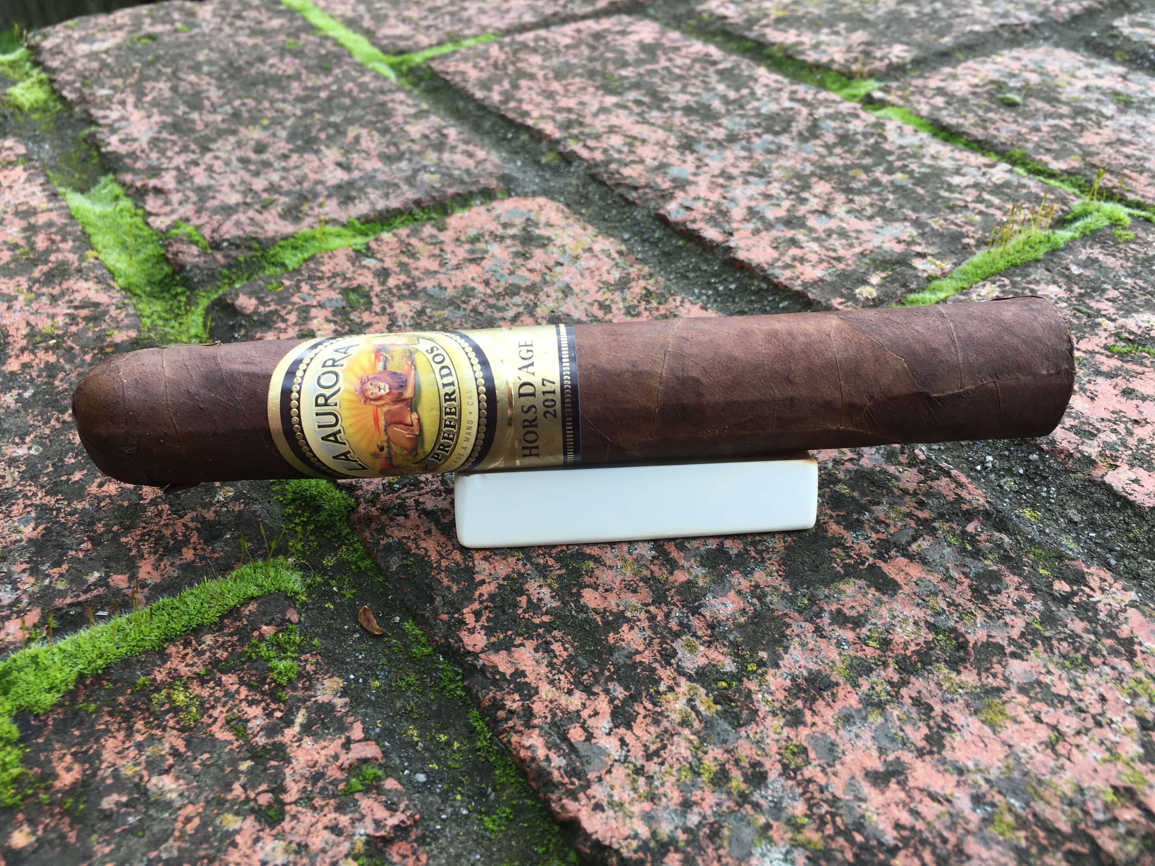 Quick Cigar Review: La Aurora | Hors d'Age Toro