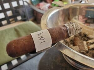 Blind Cigar Review: Diamond Crown | Maximus No. 4