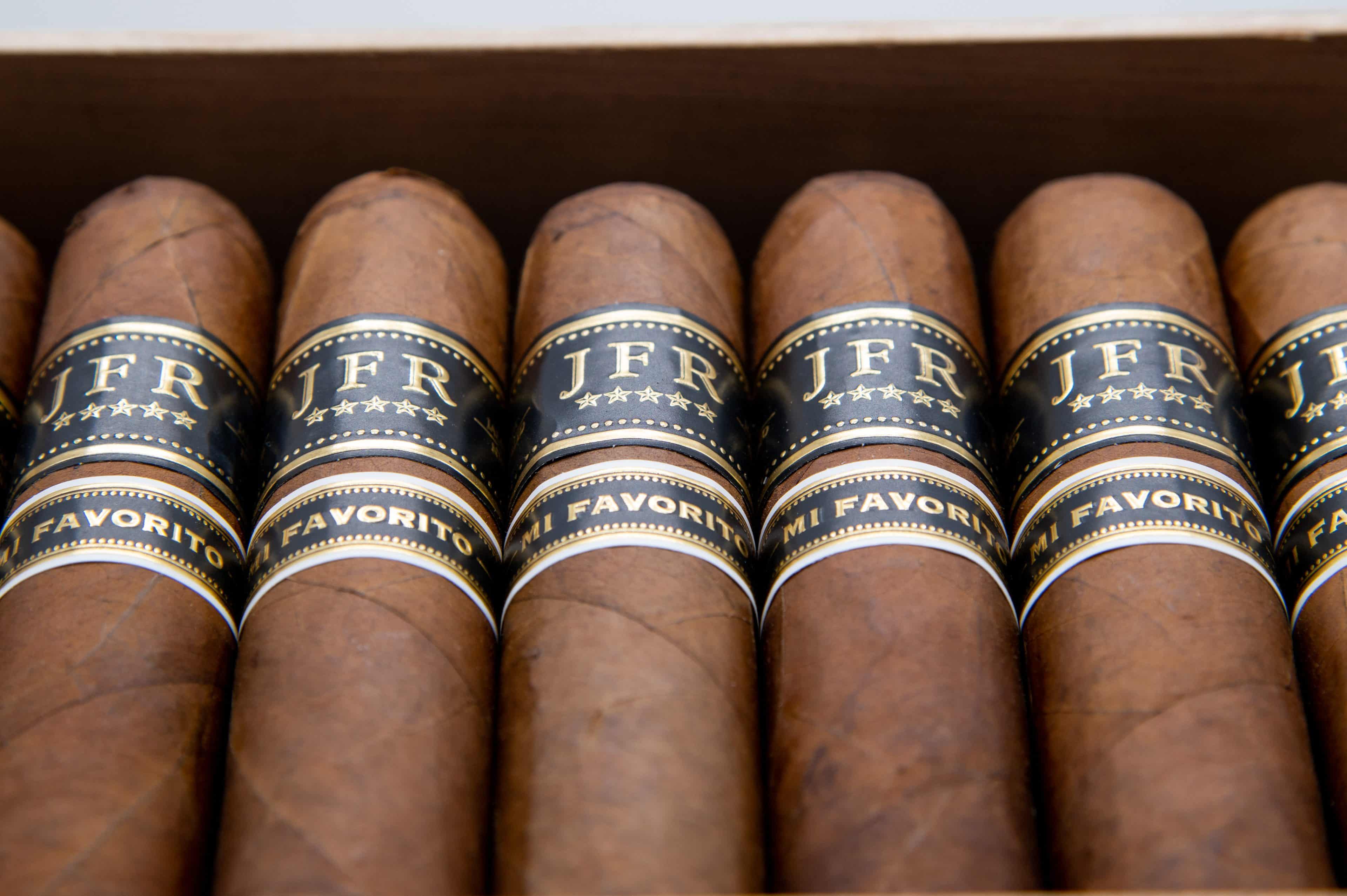 Aganorsa Adds 'Mi Favorito' Size to JFR Line - Cigar News